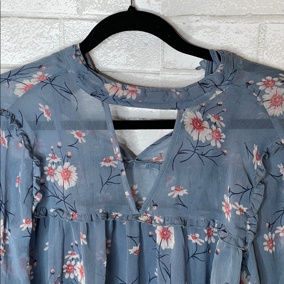 American Eagle Blue Floral Keyhole Top - Picture 6 of 14